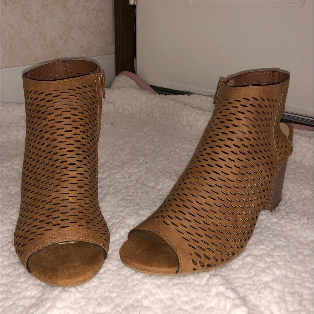 Size 8 1/2 Charlotte Russe sandals